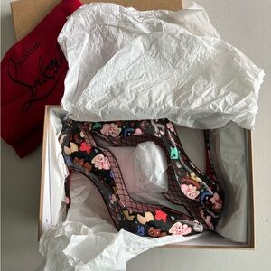 NEVER WORN Size 39 Christian Louboutin Hot Chick Pumps Black 100mm Heel